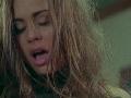 Chasey Lain m�ga bandante taille une sucette et puis petite levrette 