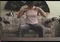 Elle se fout en string sur son canap�