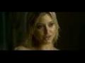 Cette JamesBond girl veut absolument r�cup�rer son soutif