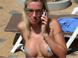Pleins de petits culs a la piscine 